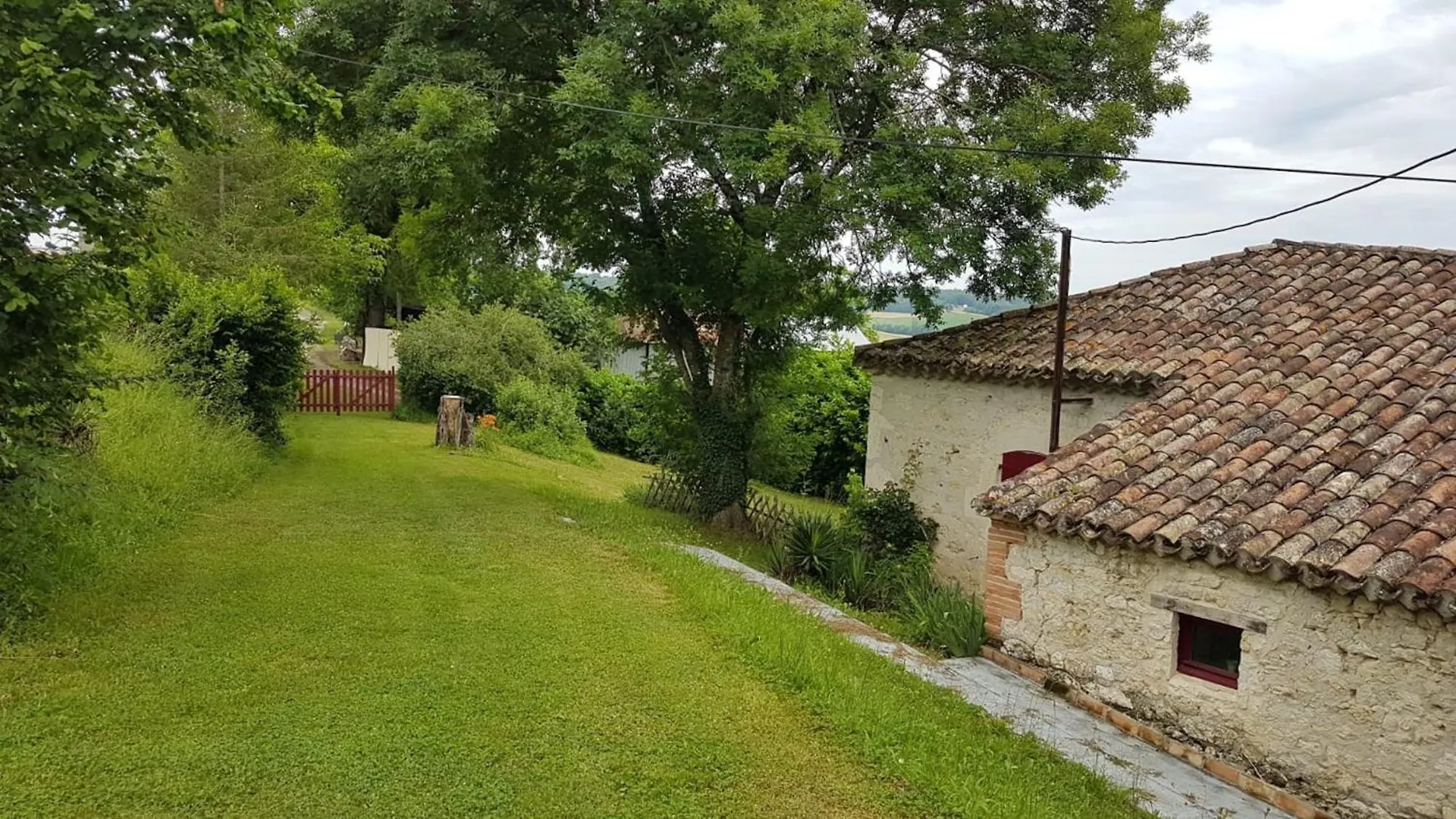 Holiday home Maison Charmante A Sauveterre Avec Piscine Privee